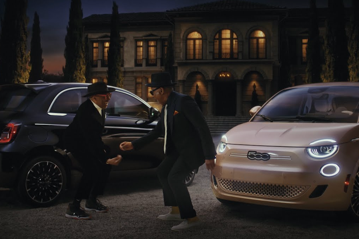 Lo spot negli Usa scimmiotta l’Italia per risollevare le vendite della 500e