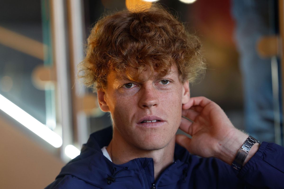 Sinner, abbiamo un problema. L’anca è ko: «Non giocherò a Roma»