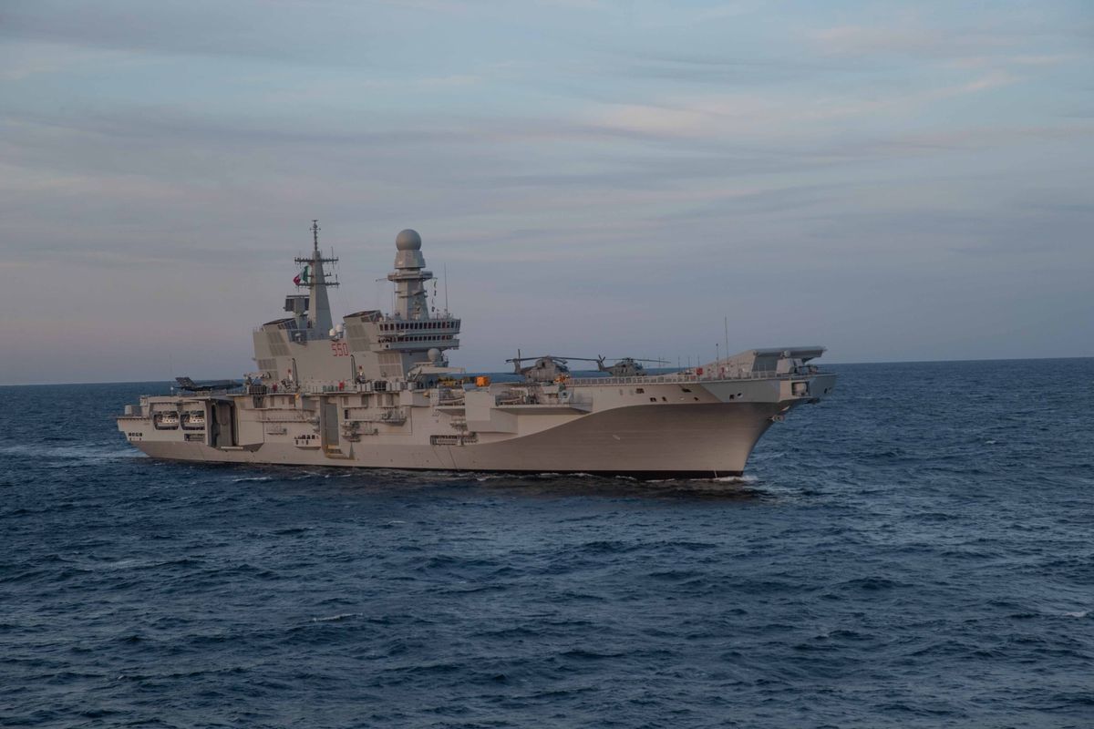 Due portaerei Ue coprono le rotte africane