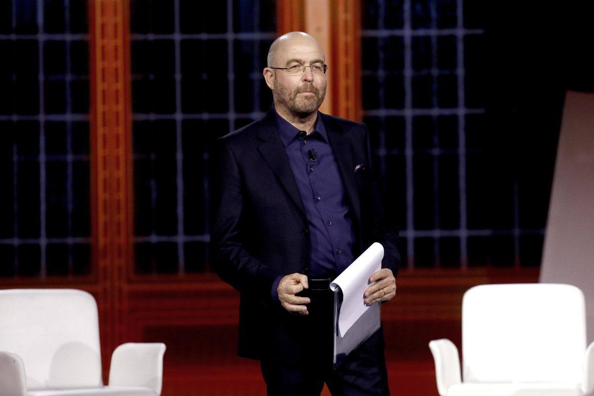 Accendi il televisore e in ogni canale è pieno di gente che grida al bavaglio