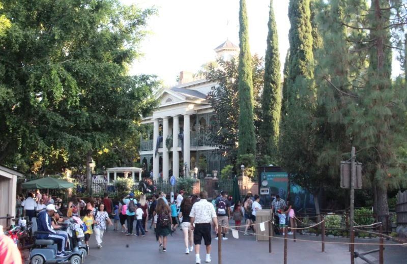 Haunted Mansion, Disneyland, color theory