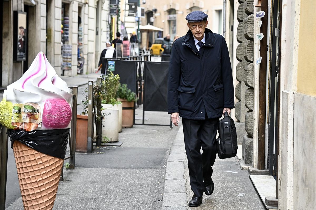 L’onorevole non passa dalla cassa, l’artista incassa