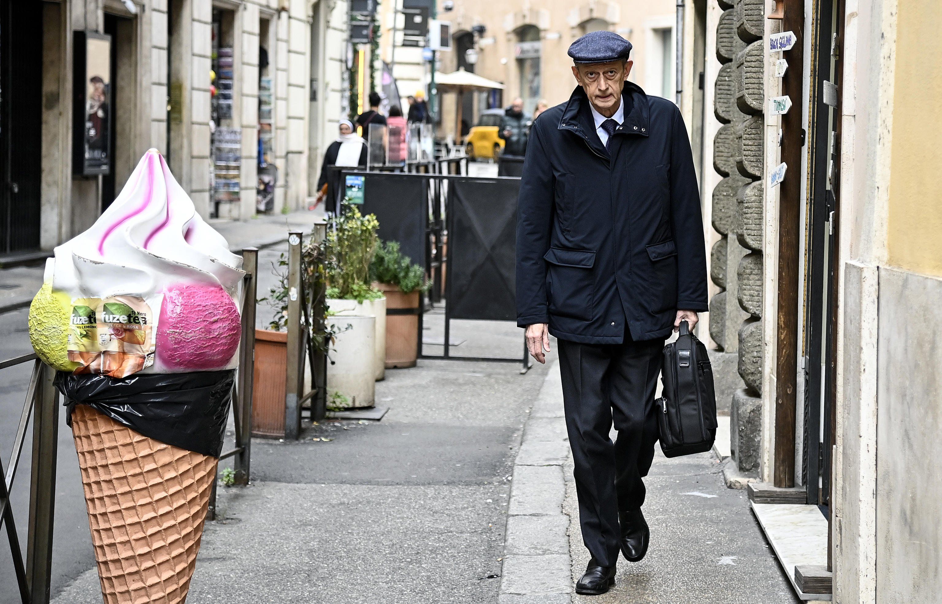 Caro Fassino, ma che ci fa lei alle donne?