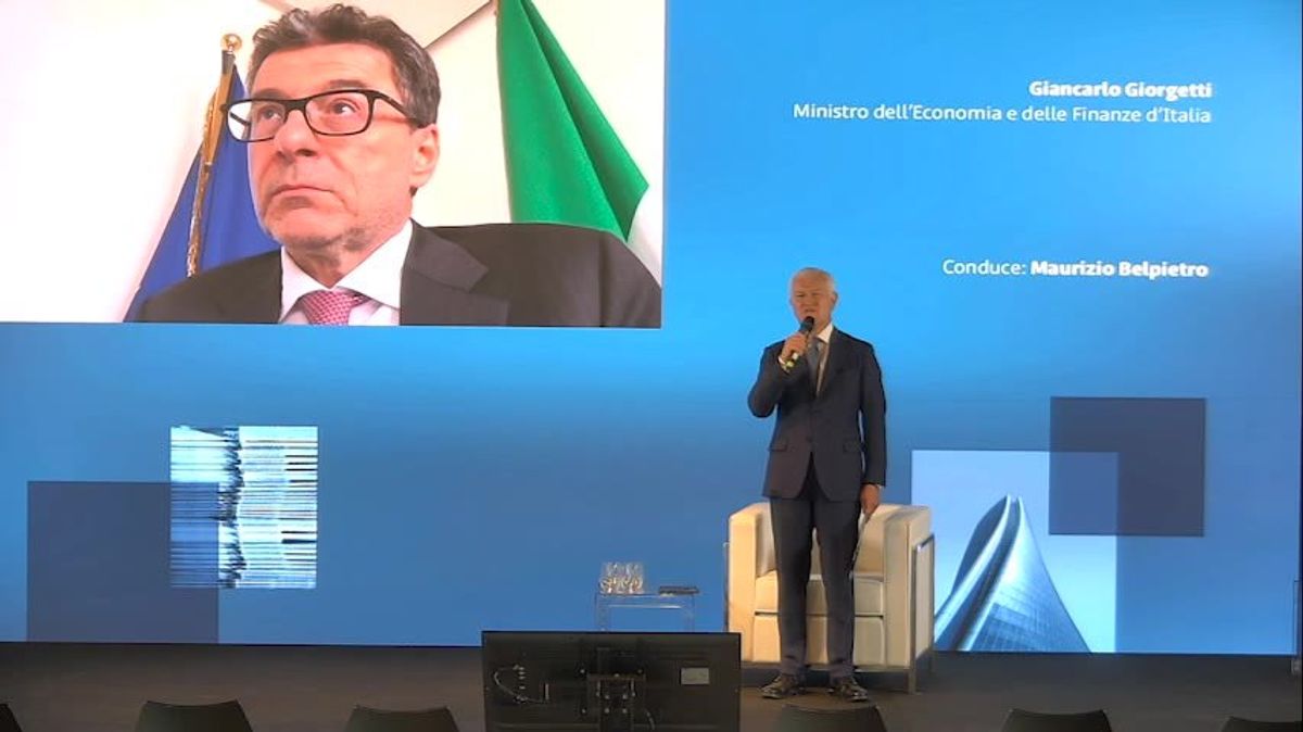 Giorgetti: «Nostri stipendi bassi perché siamo entrati nell'euro»