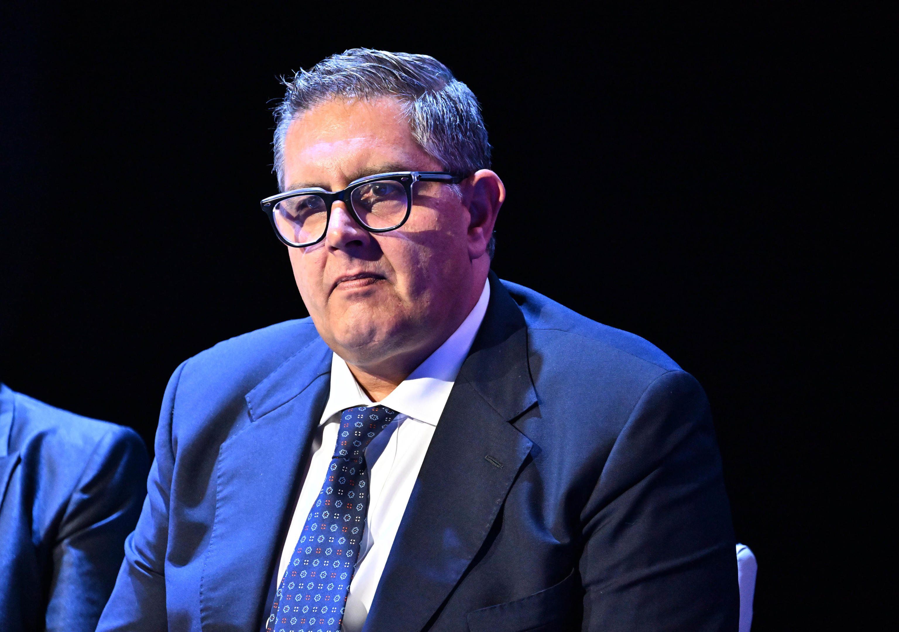 Ecco come Toti vuole rispondere alle accuse