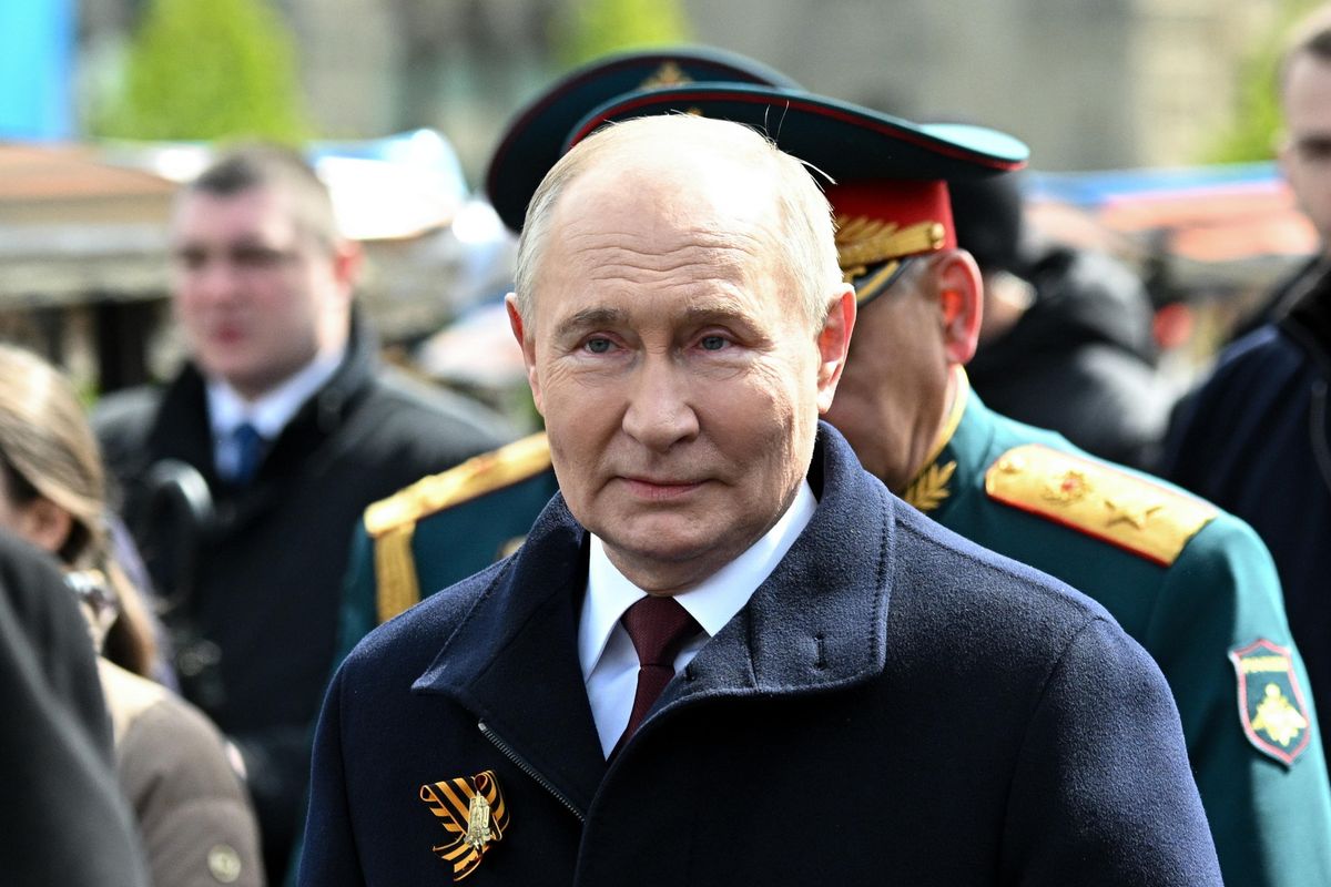 Putin avanza, esulta e vola da Xi Jinping. Zelensky in ritirata dà buca alla Spagna