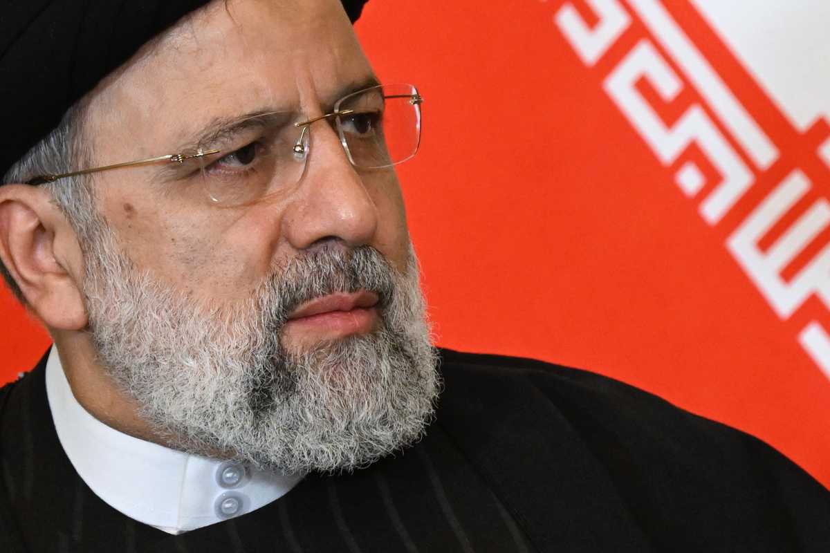 Si schianta al suolo l'elicottero del presidente iraniano