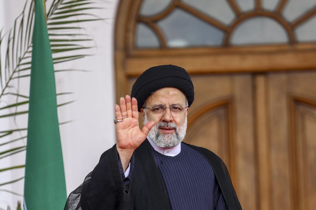 Incidente in elicottero per Raisi. Giallo sulla sorte del leader iraniano