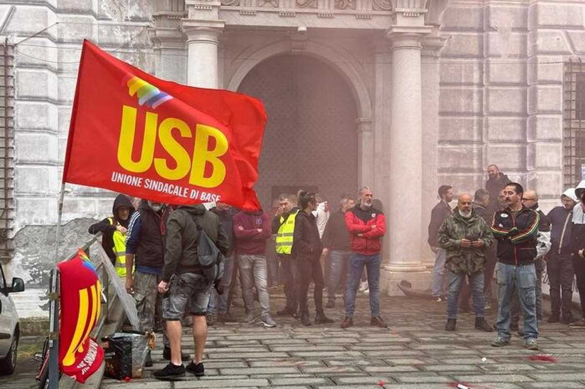 Al porto scatta l’occupazione dei sindacati