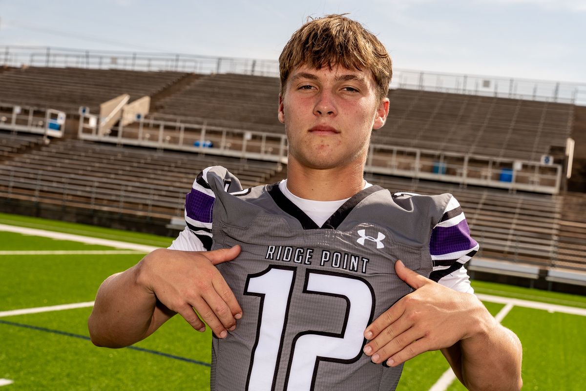 STAYING HOME: Ridge Point QB Carlisle commits to Coogs