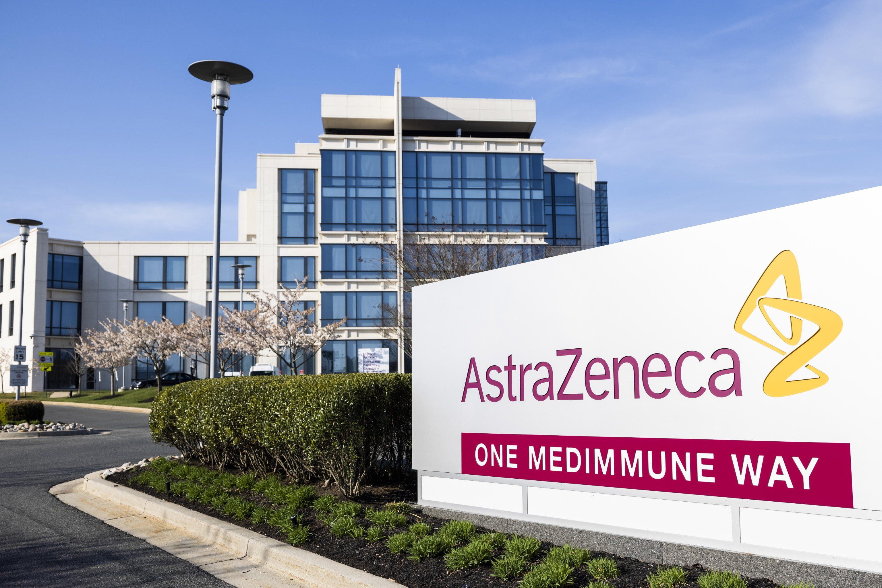 Astrazeneca ritira i sieri in tutto il mondo