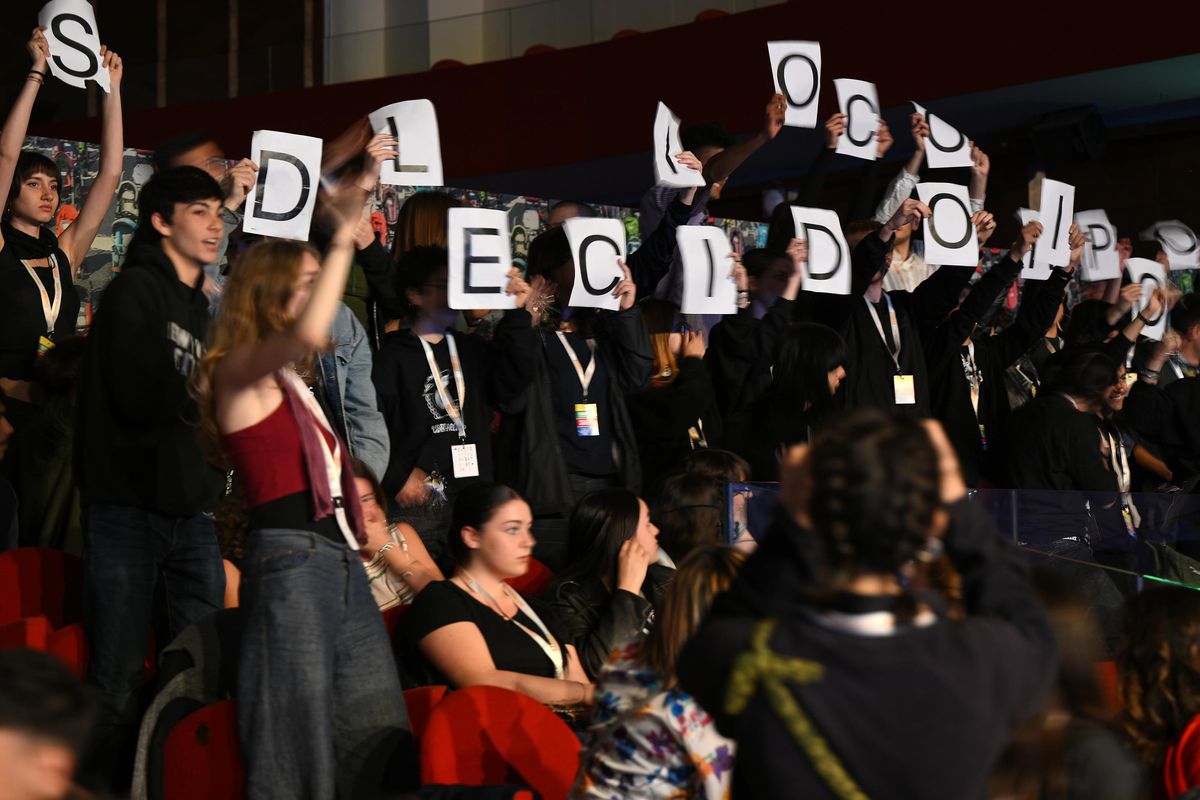 Le femministe pro aborto negano alla Roccella il diritto di parlare