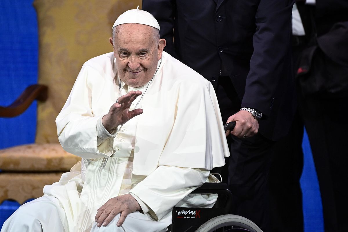 Femministe e collettivi pro aborto tentano di zittire anche Bergoglio