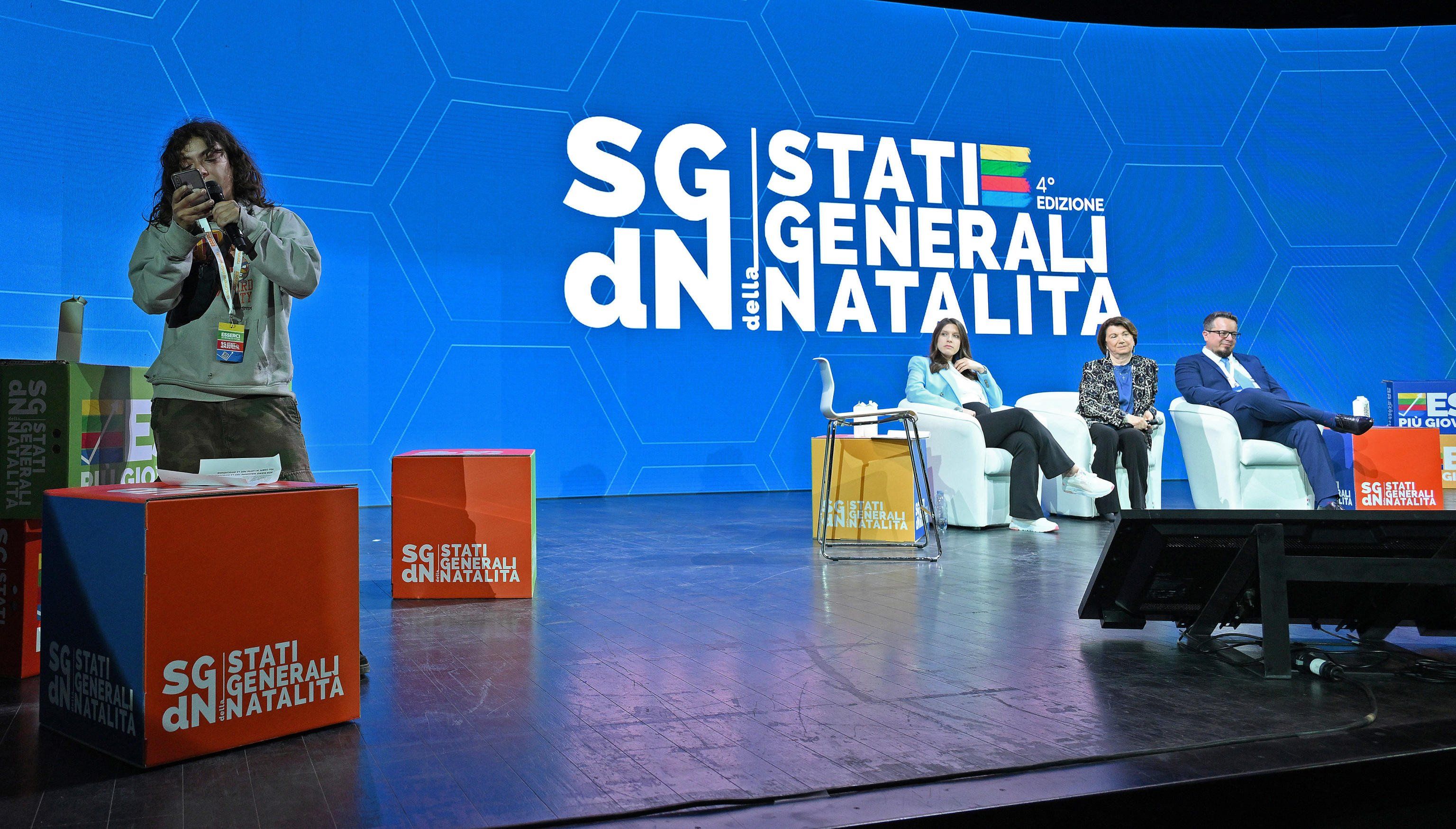 La sinistra «vittima» di censura adesso censura i suoi nemici