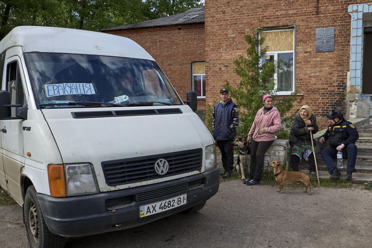 Mosca avanza ancora e assedia Kharkiv. Kiev: «Abbandonate le posizioni a Nord»