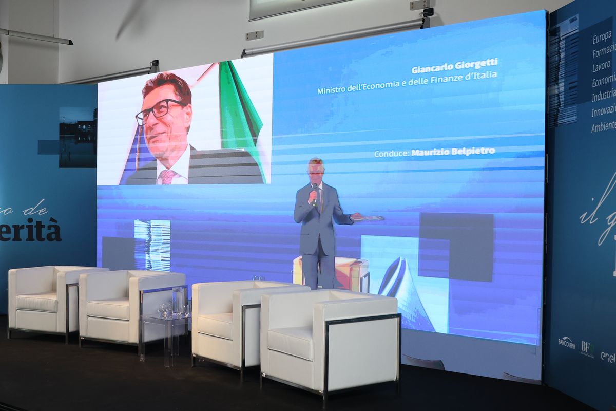 Giorgetti: «I salari sono bassi per venti anni di euro»