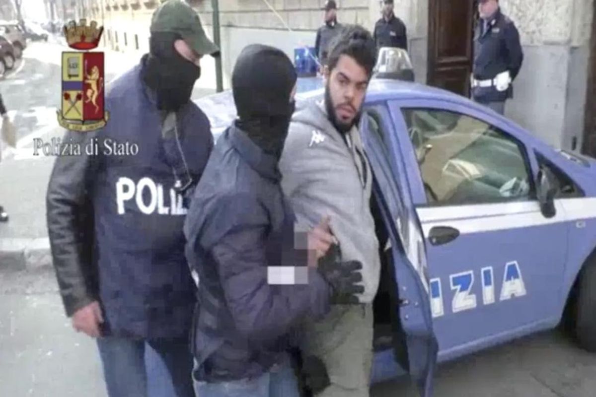 Tifava Isis e voleva colpire un agente. Arrestato un marocchino a Torino