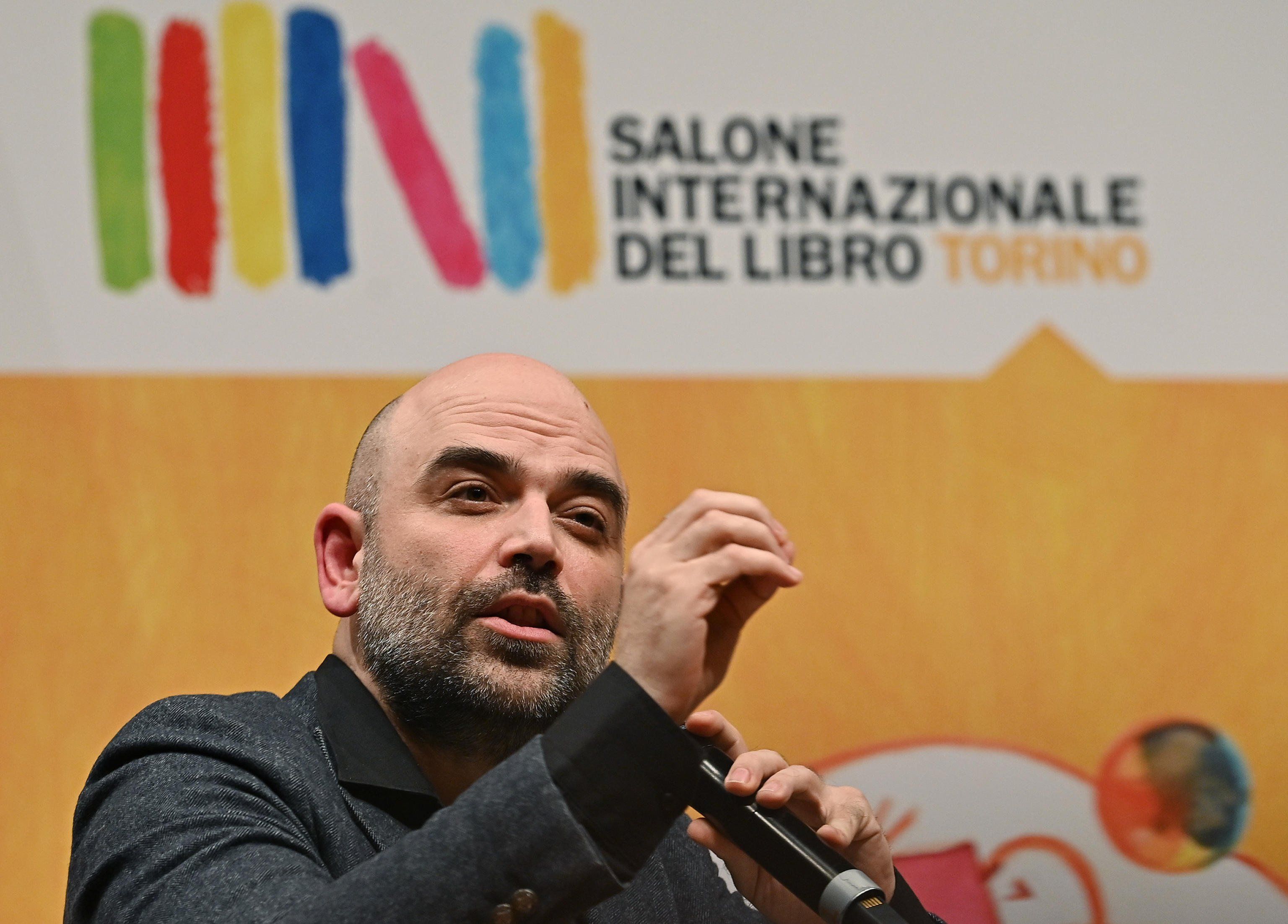 La farsa dei palloni gonfiati che fanno gli epurati