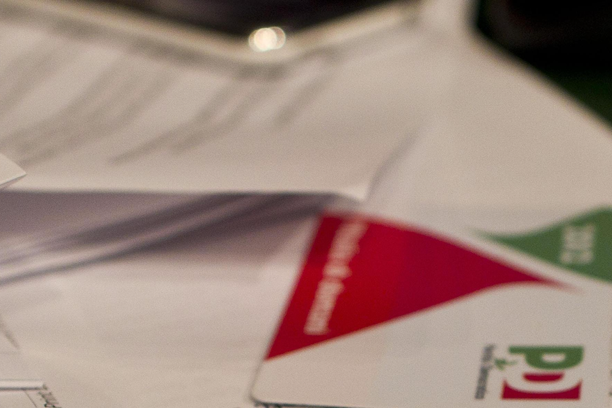 Il mistero delle tessere last minute dietro l’elezione dell’uomo forte dem