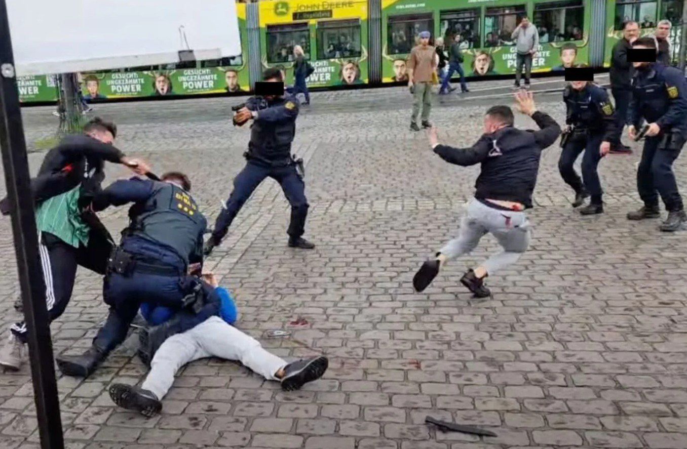 In Germania afgano accoltella sei persone al gazebo della destra ...