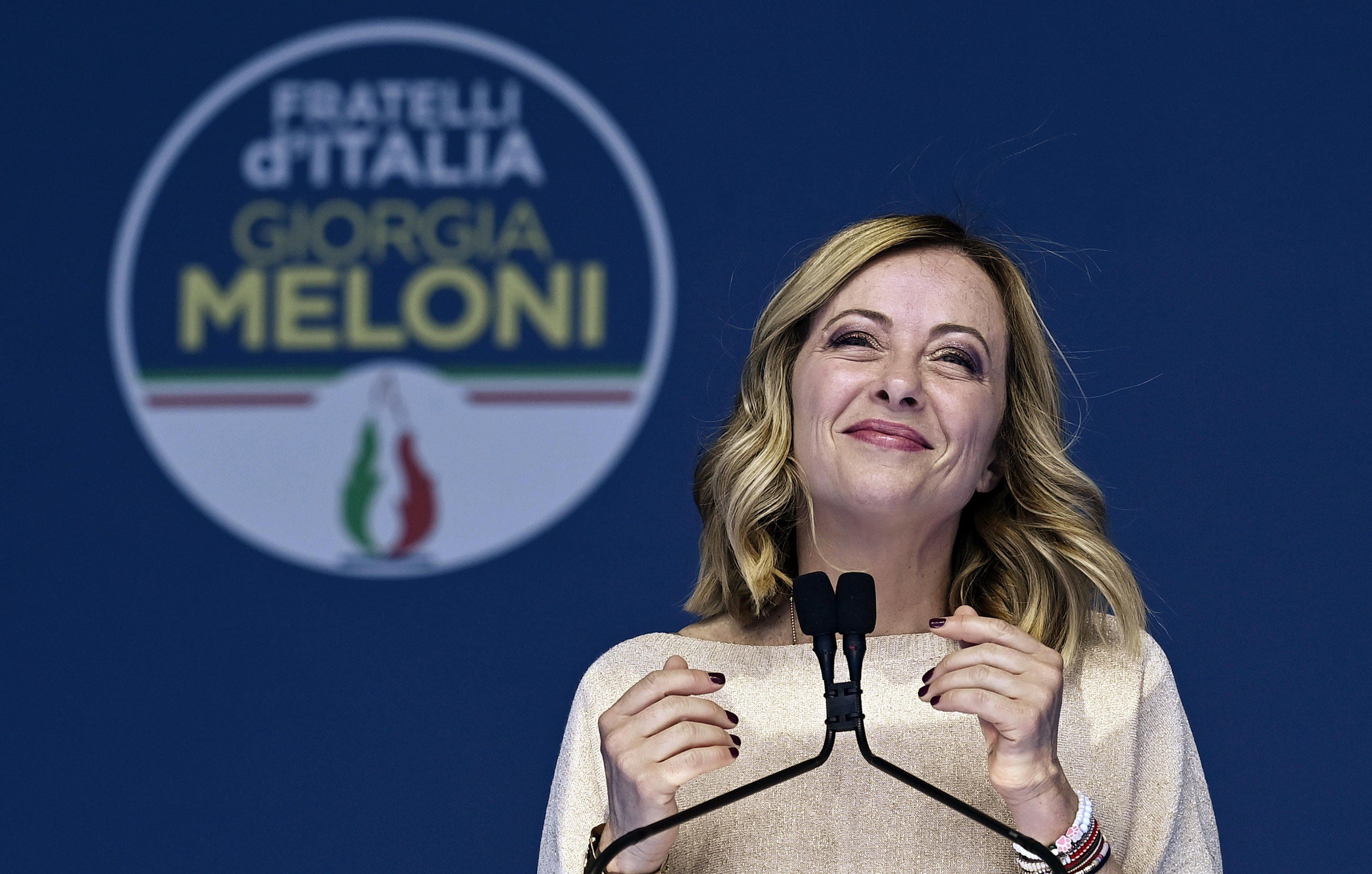 Meloni sfida Schlein: «Io antidemocratica? Risponda al Pse»