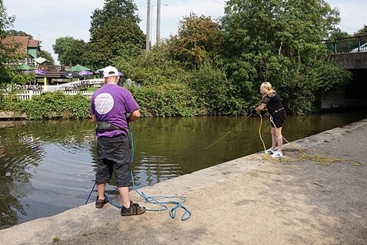 magnet fishing, new york city, queens
