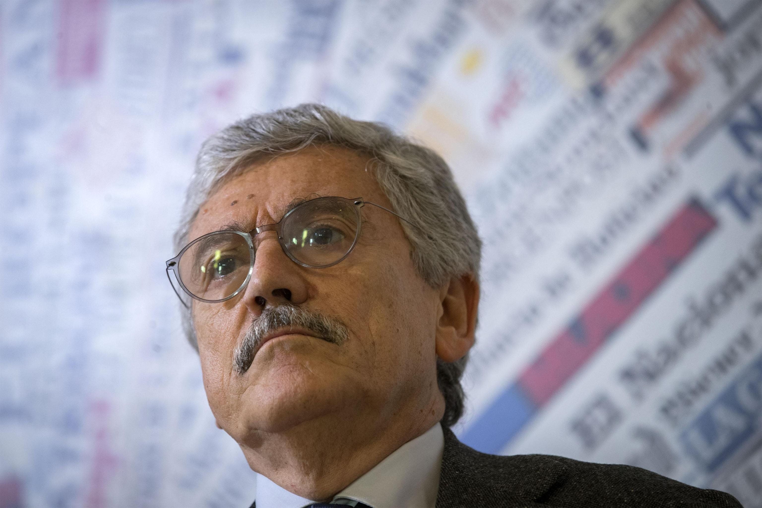 Dopo il flop delle armi con la Colombia, D’Alema si ricicla lobbista in Albania