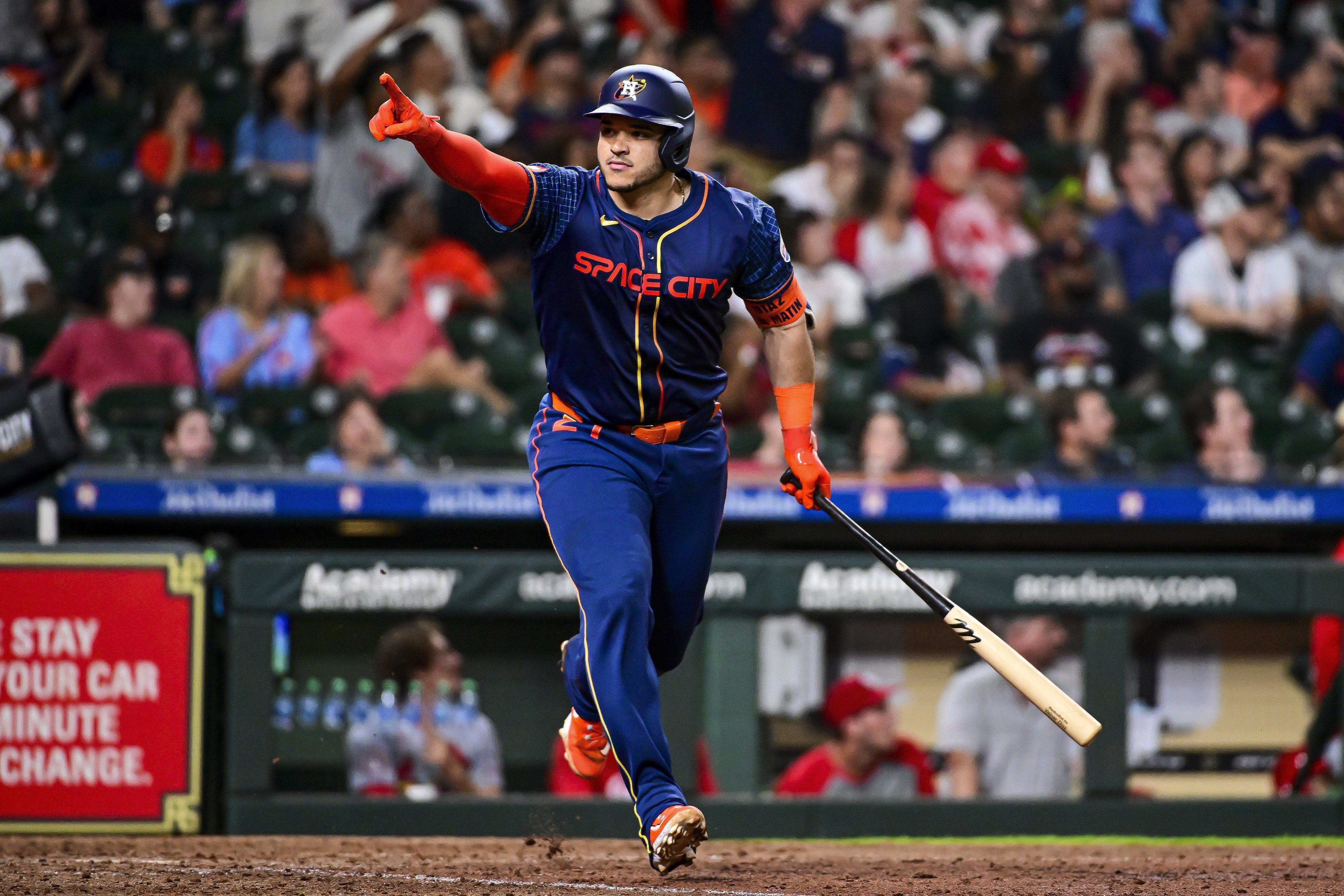 Yainer Diaz homers in ninth inning to lift Astros to 5-4 win over Red Sox