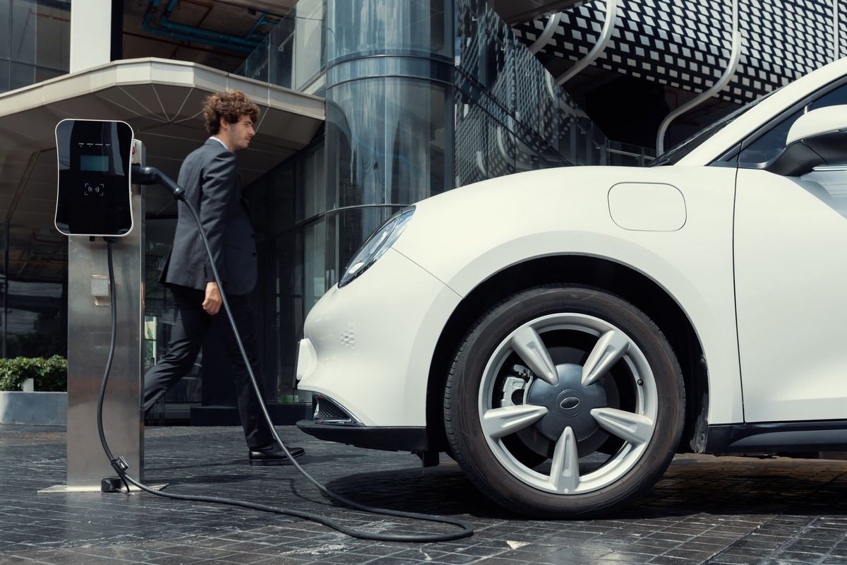 Con l’auto elettrica raddoppiano i pedoni investiti