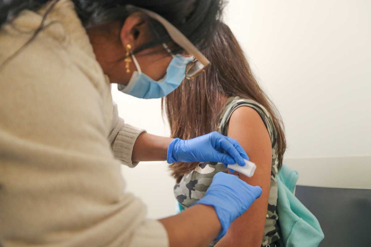 L’Ue chiede ai medici trasparenza sui sieri ma solo se è utile a vaccinare di più