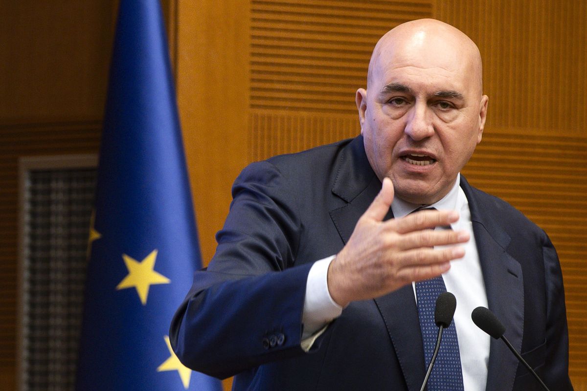 Stoltenberg spacca la Nato su Kiev. Altolà Crosetto: «Non attacchiamo»