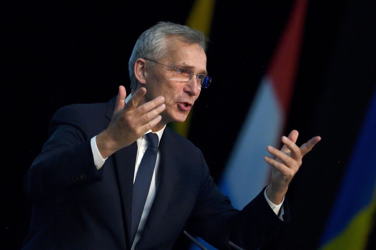 Armi contro Mosca, la Nato scarica il capo