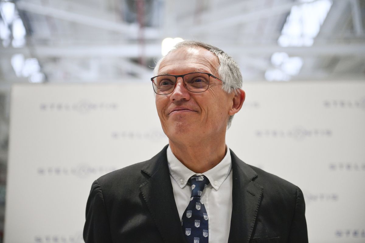 Stellantis promette un milione di auto. Ma a babbo morto