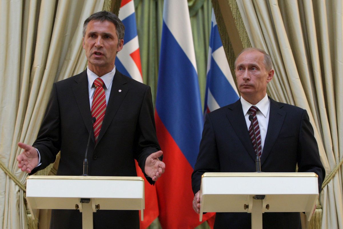 Putin sfotte Stoltenberg: «Una volta non era demente». E Borrell sposa la linea Nato