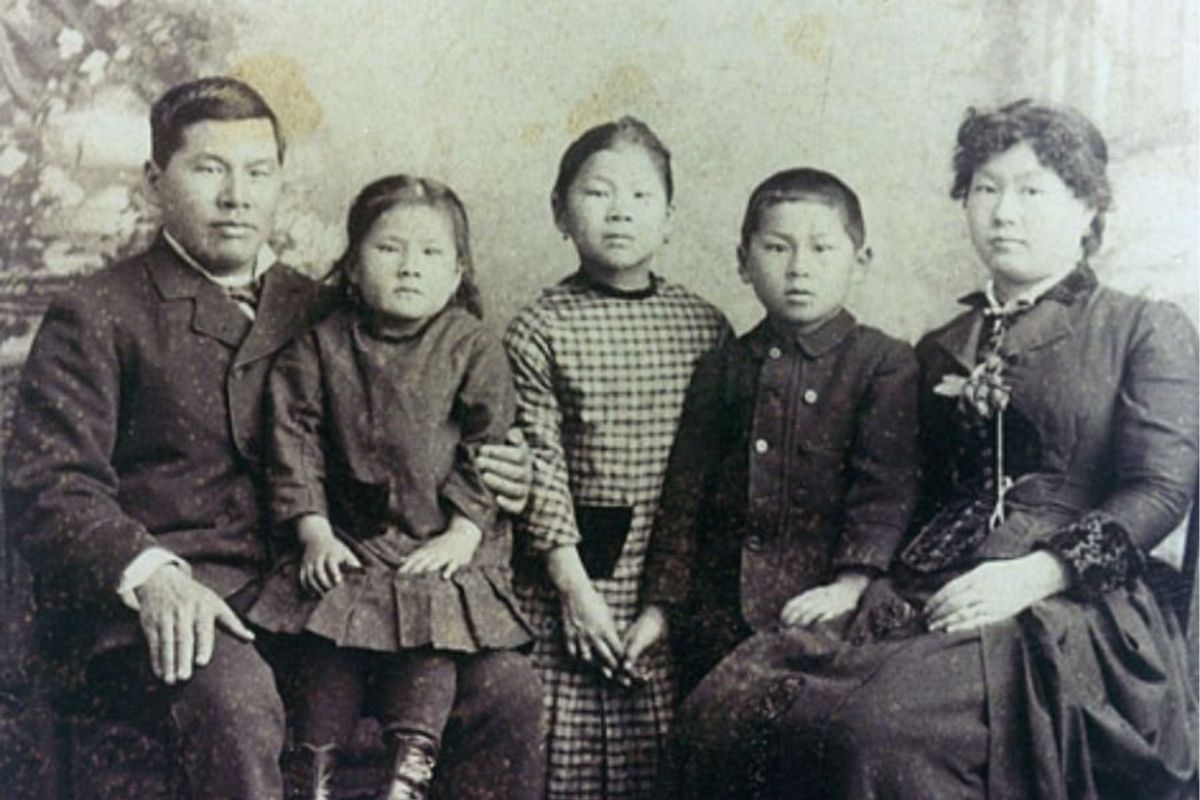 Chinese American family in the late 1800s