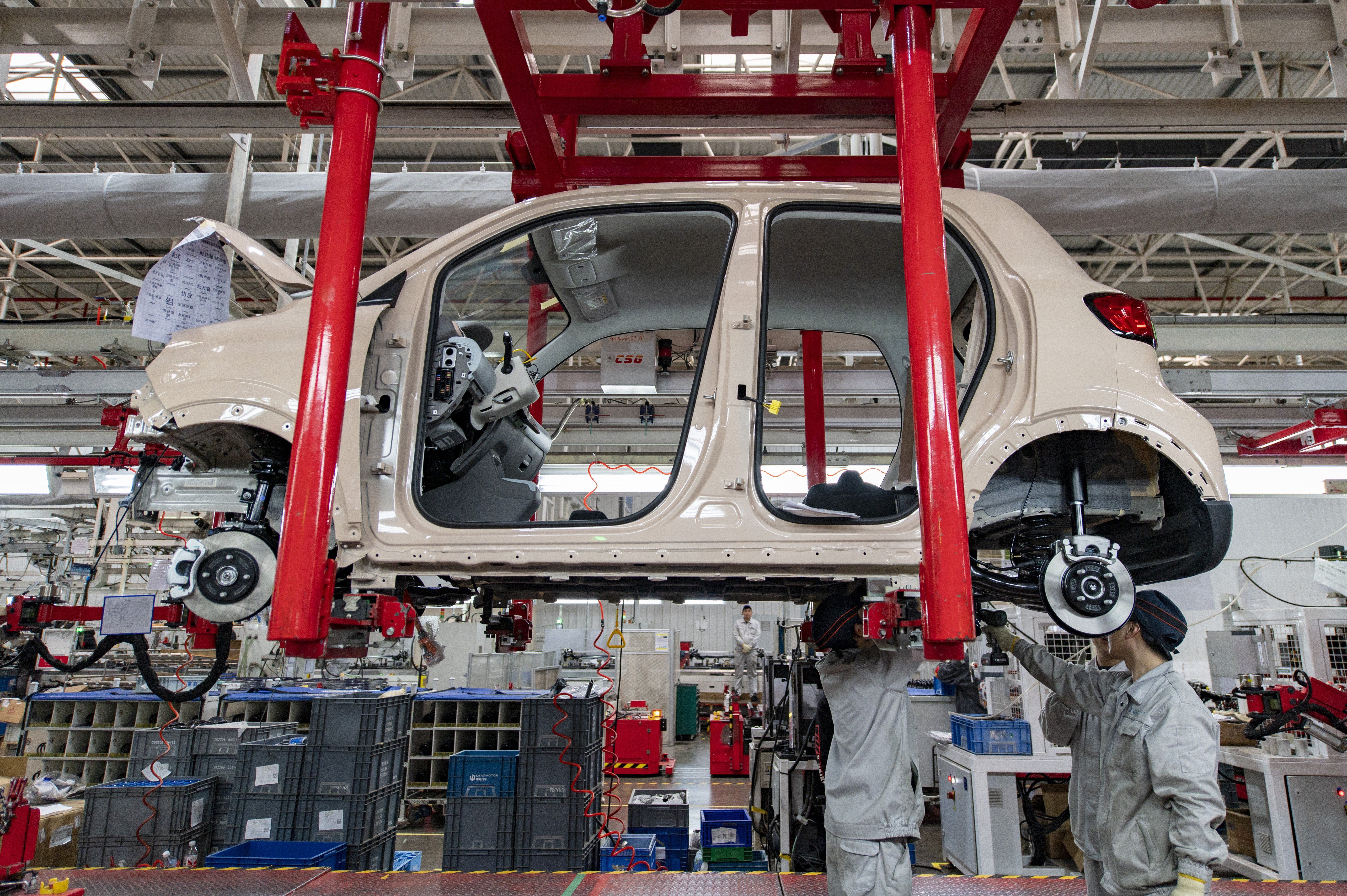 Stellantis snobba l’Ue ma poi critica il muro alle elettriche cinesi