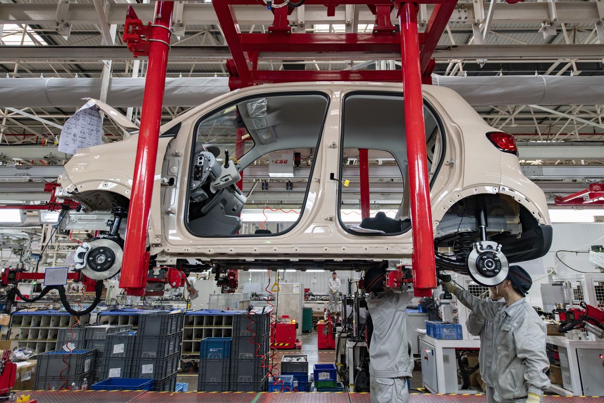 Stellantis snobba l’Ue ma poi critica il muro alle elettriche cinesi