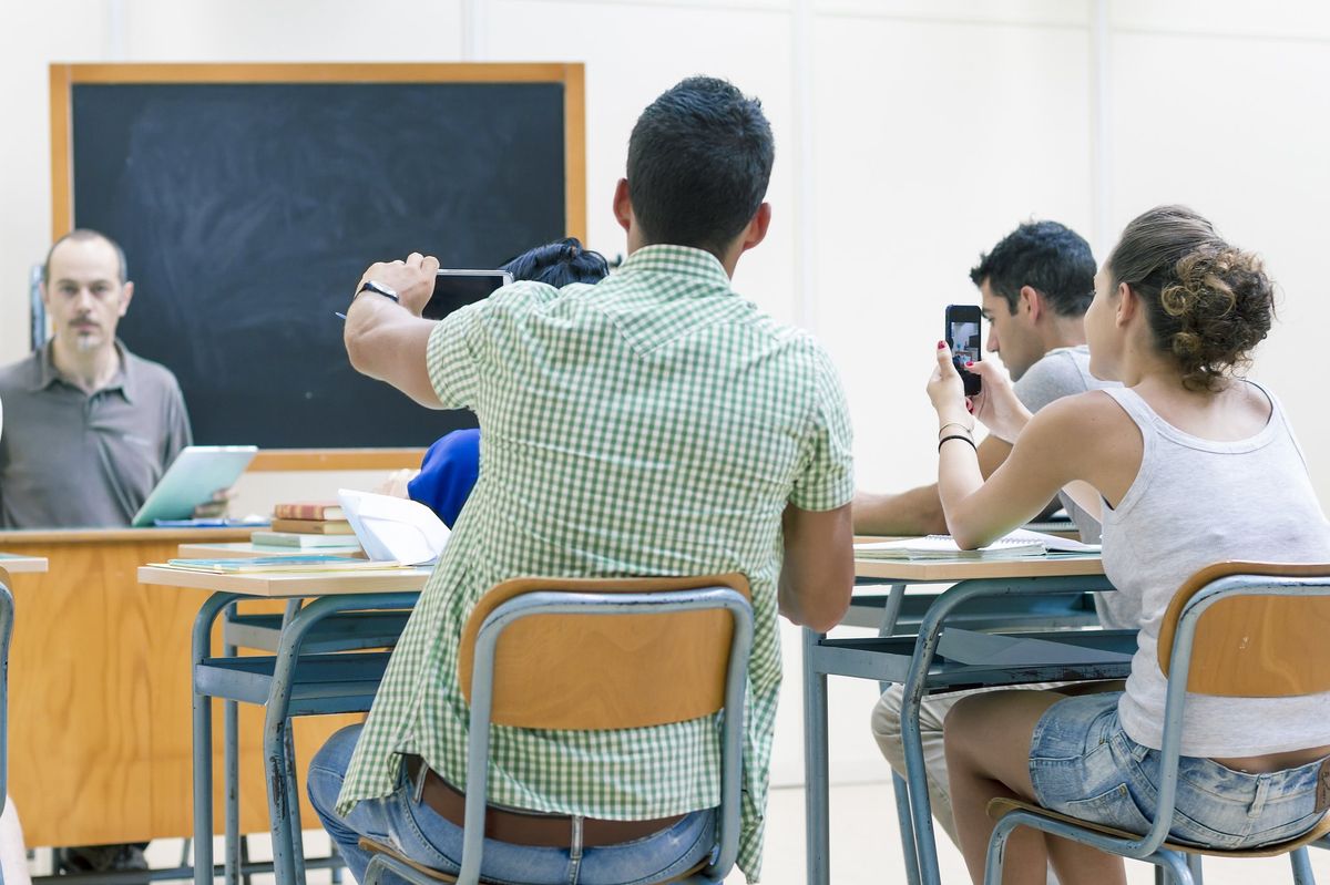 Truffe su aule e iscrizioni, il ministero chiude 47 diplomifici in tre regioni