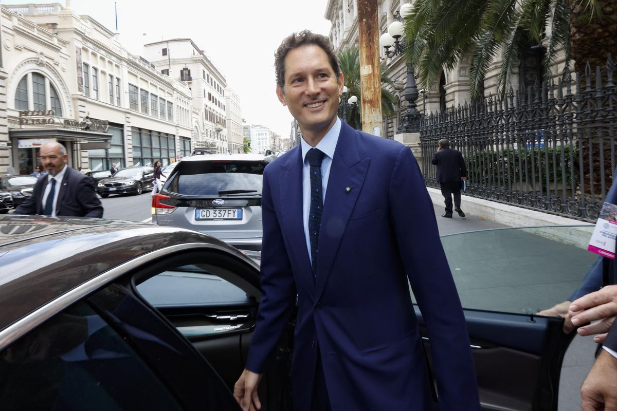 Pacco Stellantis sugli esuberi italiani. Li manda a lavorare nei siti francesi