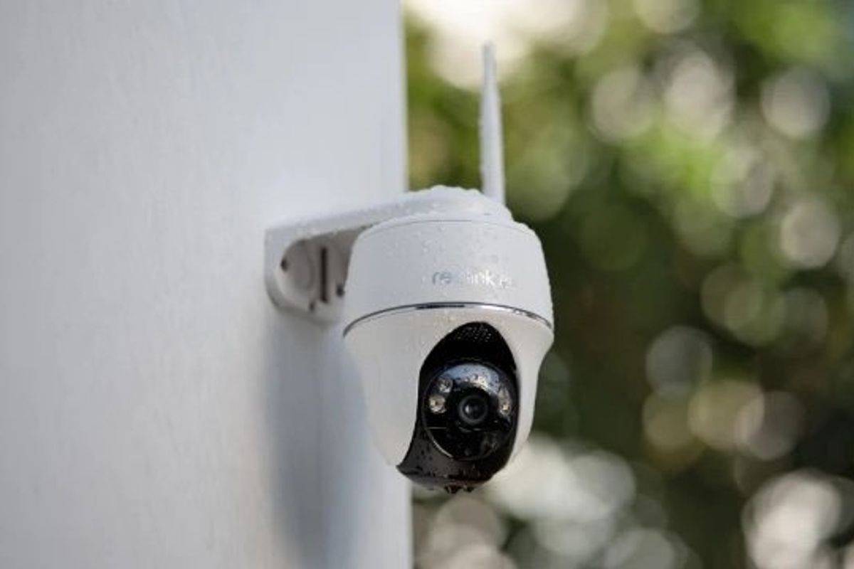 a photo of Reolink Argus PT Ultra 4K 8MP Wireless Pan & Tilt Standalone Solar/Battery Camera with Spotlights on a outside wall of a house.