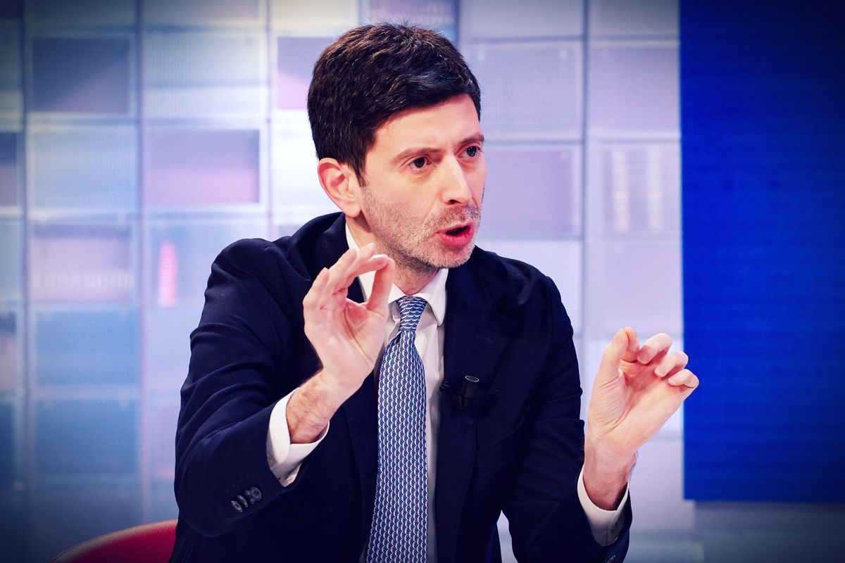 Il Cts: «Il vaccino non ferma i contagi». Ma due giorni dopo diventa obbligatorio