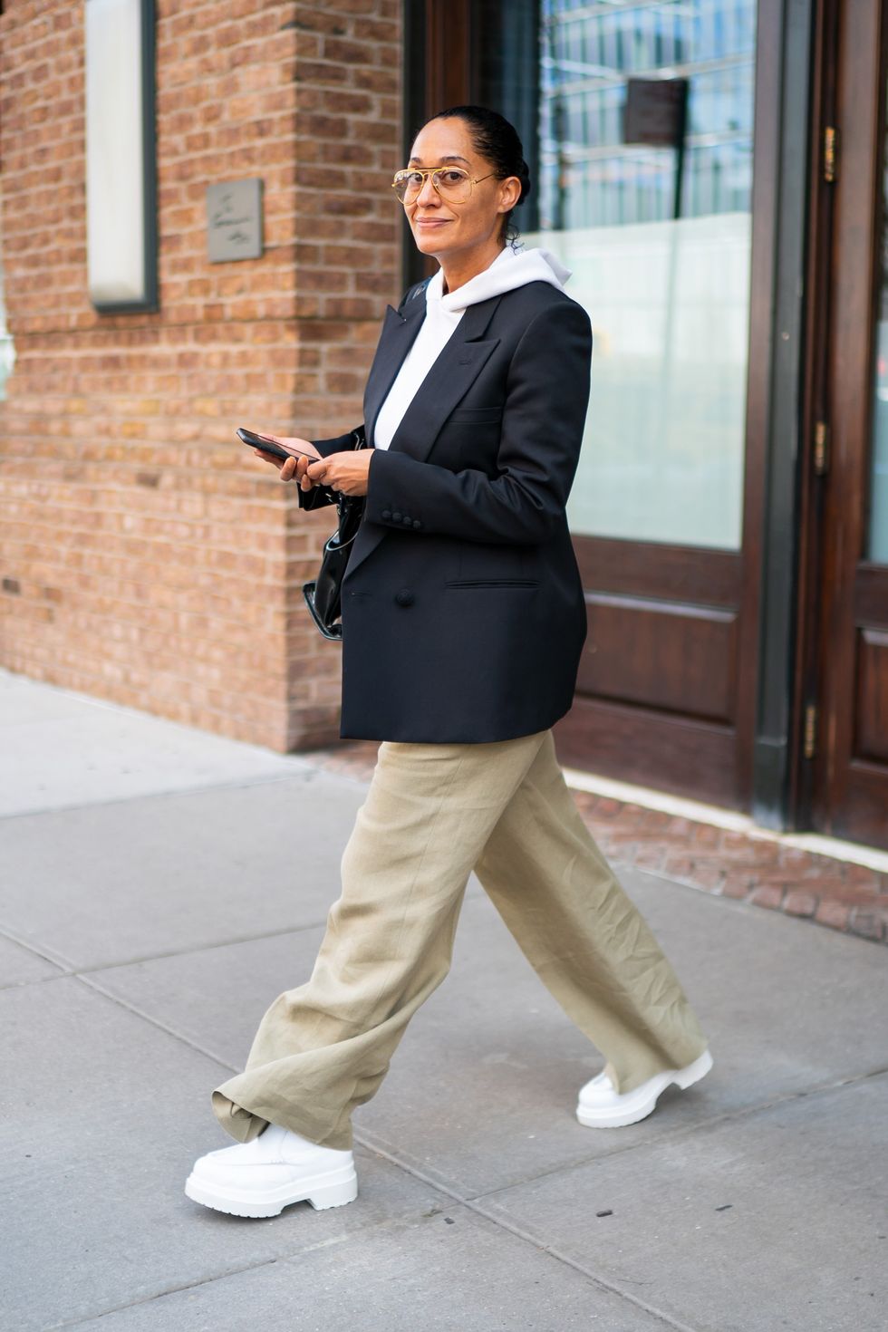 Tracee-Ellis-Ross-sneakers-street-style