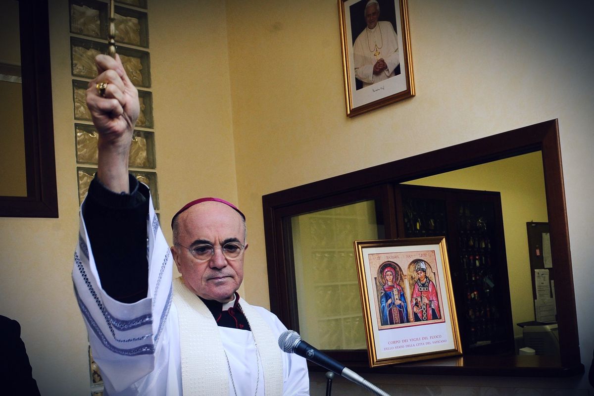 Francesco può pure cacciare Viganò ma è la censura a spaccare la Chiesa