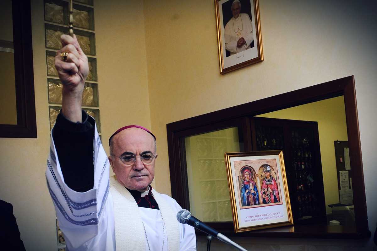 Francesco può pure cacciare Viganò ma è la censura a spaccare la Chiesa