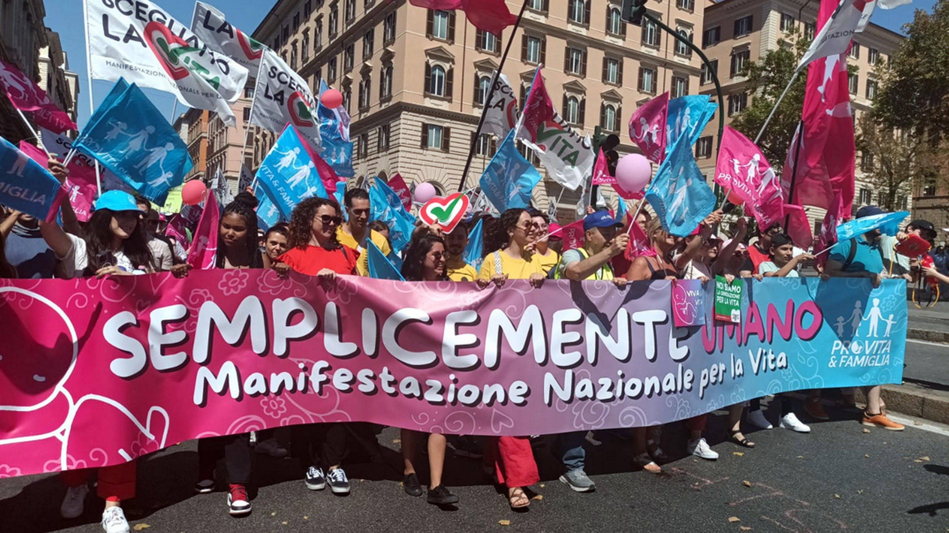 A Roma 30.000 in marcia per dire basta all’aborto «Il Paese reale non lo vuole»