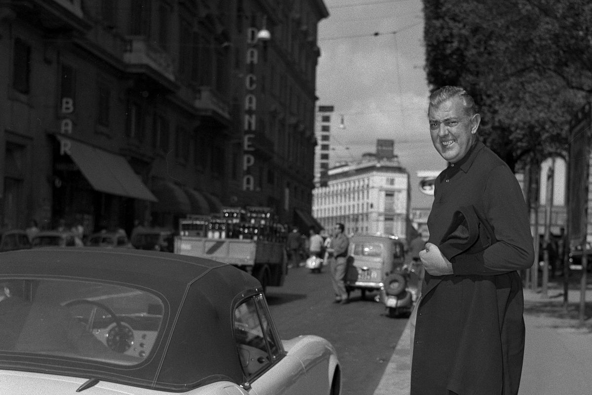 Il cinema «in punta di pipa» di Tati ci mostra la realtà che non vediamo