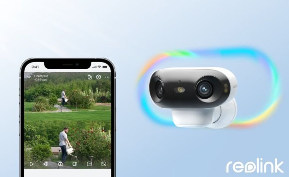 a photo of Reolink Argus 4 Pro and smartphone app with live video from Reolink camera