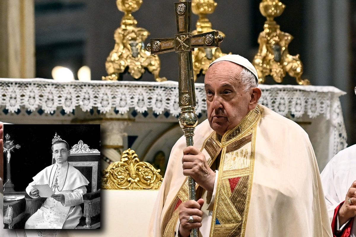 Bergoglio fa il Papa e invoca la pace rilanciando il culto del Sacro Cuore