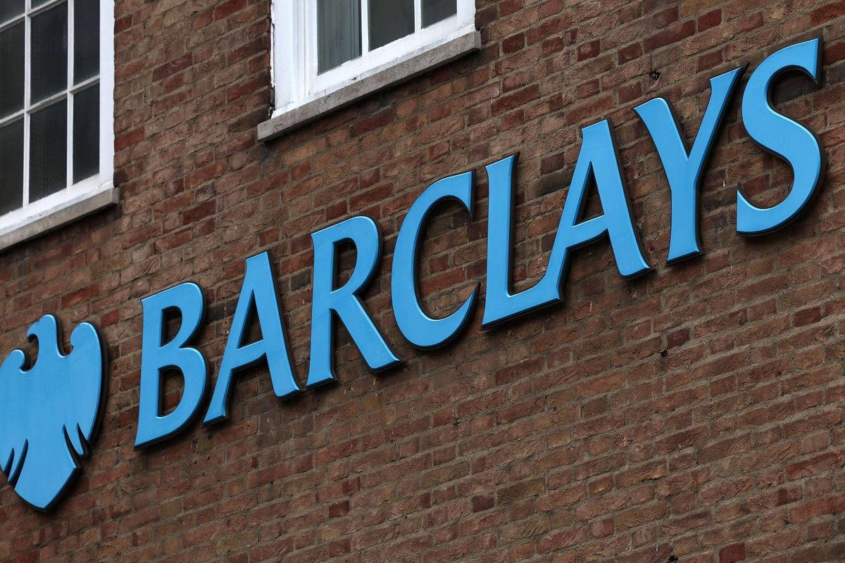 Colpo di grazia alla transizione eco. La finanza scappa dai fondi verdi