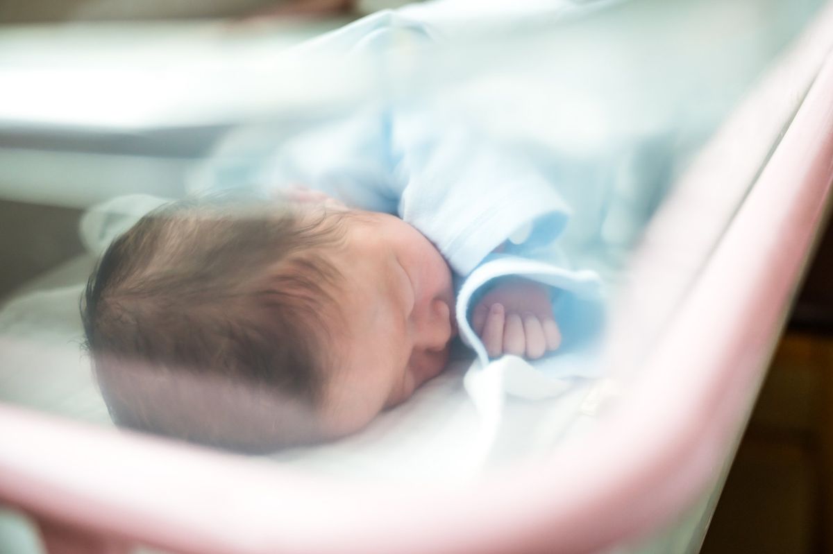 Il bambino nato dalla mamma-nonna è il figlio della dittatura del desiderio